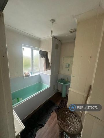 1 bedroom in a flat share to rent - Photo 5
