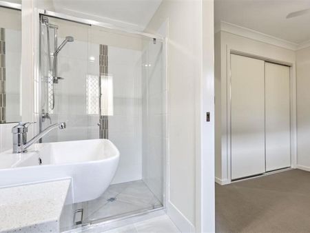 Perfect Large Family Home - Photo 3