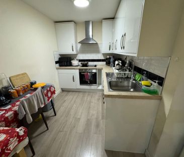 Goodmayes Road, Ilford, London - Photo 5