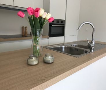 kwalitatieve gelijkvloerse stadswoning met 2 slaapkamers - Photo 2