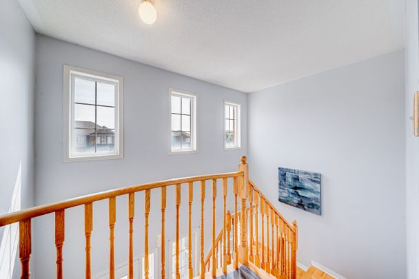 For Lease - 370 Flagstone Way, Newmarket, Ontario - Photo 1