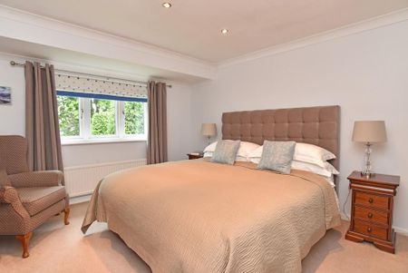 4 bedroom detached house to rent - Photo 5