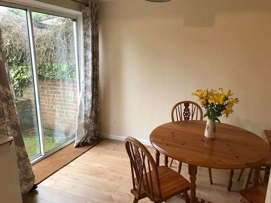 4 bedroom semi-detached house to rent - Photo 1