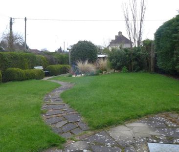 Bishopstone, Aylesbury - Photo 1
