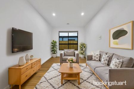 GREAT FAMILY HOME - Photo 3