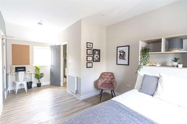 Battery Hill, Winchester, Hampshire, SO22 - Photo 1