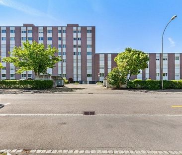 Lichtdurchflutete 3.5 Zimmer Wohnung mit offener Küche und top Lage! - Photo 4