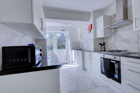 1 bedroom semi detached house to rent - Photo 4
