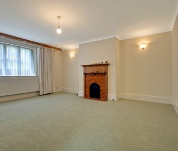 4 Bed Maisonette, The Woodlands, HA1 - Photo 4