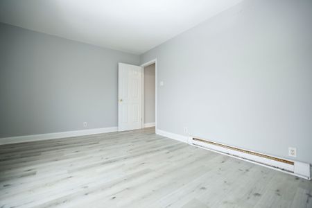 For Lease - 37 Holland Street Unit# 1, Bradford West Gwillimbury, Ontario - Photo 4