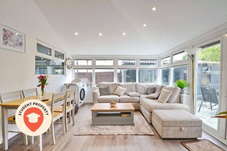 4 bedroom semi-detached house to rent - Photo 2