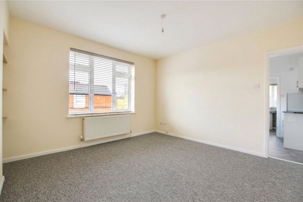 Pitcroft Avenue, Reading, Berkshire, RG6 - Photo 1