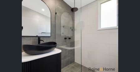 BRIGHT & AIRY RENOVATED HOME - Photo 4