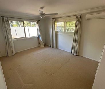 SPACIOUS LOWSET HOME IN SOUGHT AFTER AREA IN CLEVELAND - Photo 3
