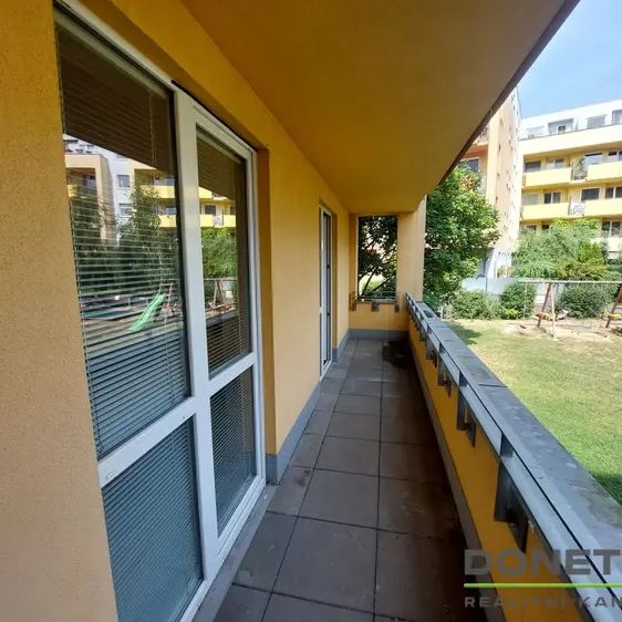 Pronájem pěkného bytu 3+kk/2x terasa, parkovací stání – novostavba Třebeš - Photo 1
