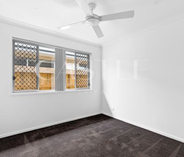 Modern Low Maintenance Three Bedroom Retreat - Photo 2