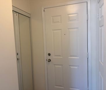 For Lease - 5055 Oscar Peterson Boulevard Unit# 8, Mississauga, Ont... - Photo 4