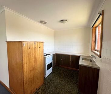 Spacious Two-Bed Unit with Parking - Photo 4