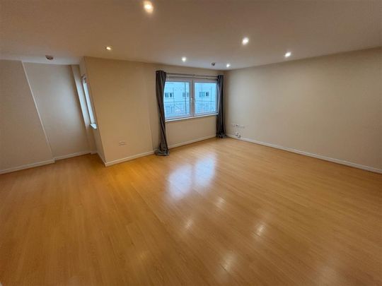 Paramount, Swindon, Beckhampton Street - Photo 1