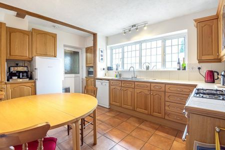 4 bedroom detached house to rent - Photo 4