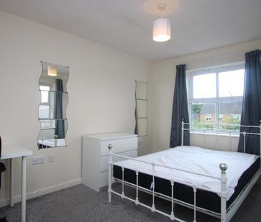 3 bedroom flat to rent - Photo 6