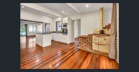 Private Hinterland Retreat with Views, Space & a Large Shed! - Photo 3