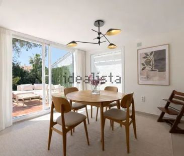 Alquiler de casa o chalet independiente en Calle Santo Tomás Moro d... - Photo 2