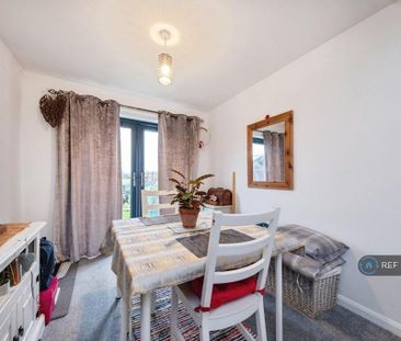 2 bedroom semi-detached house to rent - Photo 5