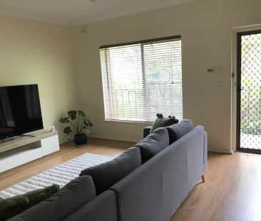 “Leafy “Avenues” Living – Modern Comfort Near the City” - Photo 1