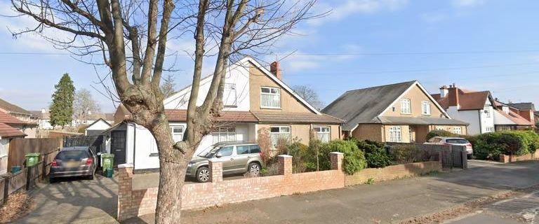 Burgoyne Road, Sunbury-On-Thames TW16, London - Photo 1