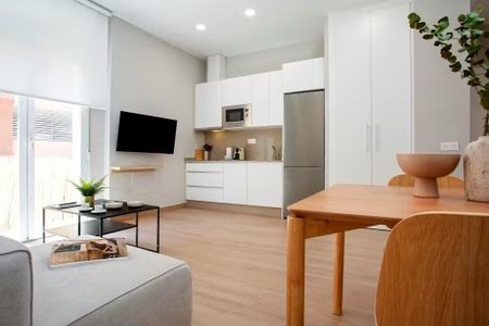 Calle Trinidad Grund, Málaga, Andalusia 29001 - Photo 4