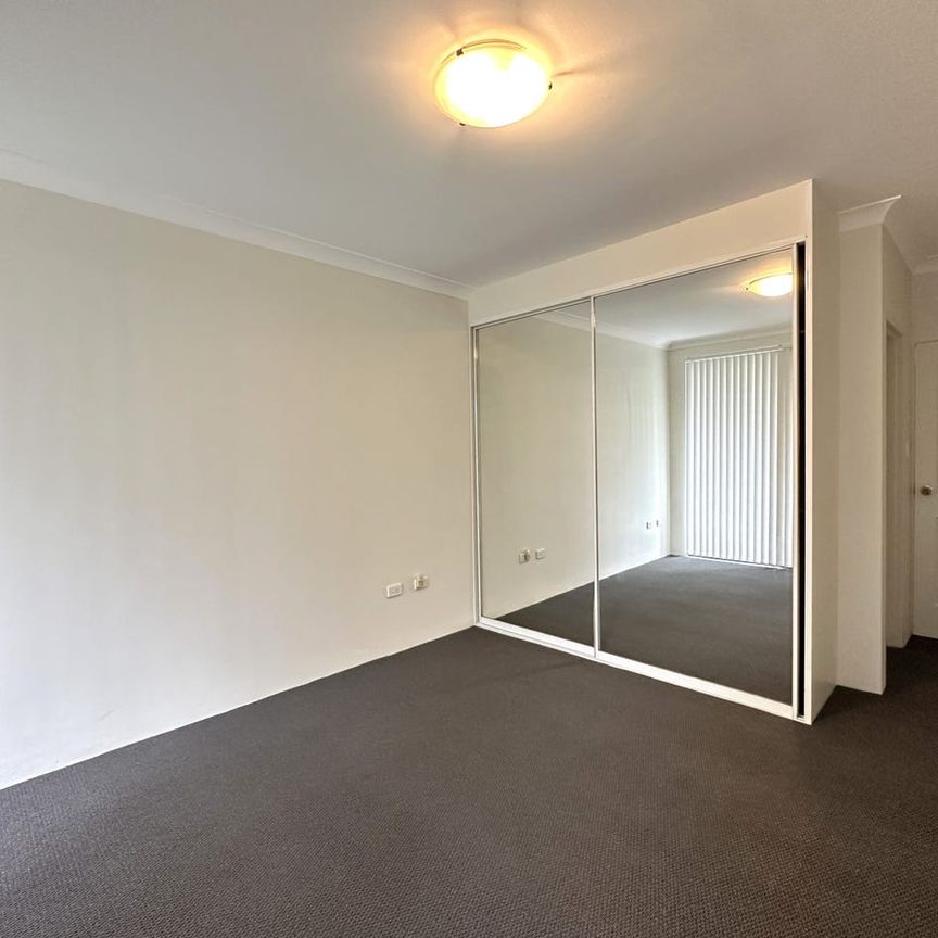 MODERN ELEGANCE MEETS CONVENIENCE! - Photo 1