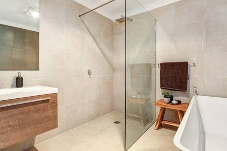 Fully Furnished Contemporary Apartment - Photo 2