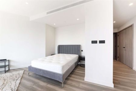 Nestled in the vibrant area of Marsh Wall, London, this brand new luxury apartment at Aspen offers an exceptional living experience on the 56th floor. - Photo 4