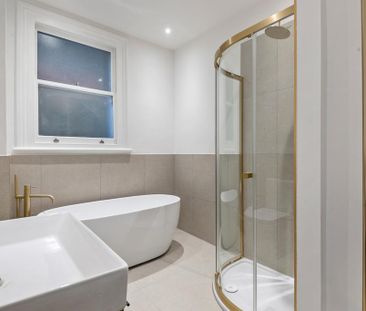 3 bedroom flat to rent - Photo 5