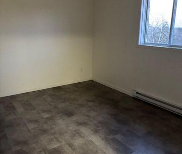Grand 4 1/2 à louer près de tous les services - Photo 3