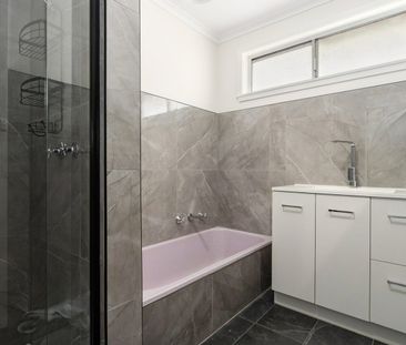 Beautifully renovated 3 bedroom family home - Photo 5