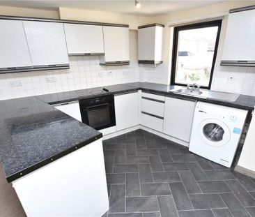 3 bedroom flat to rent - Photo 2