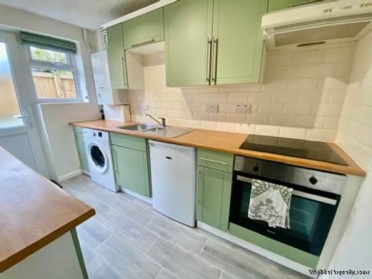 2 bedroom property to rent in Frome - Photo 1