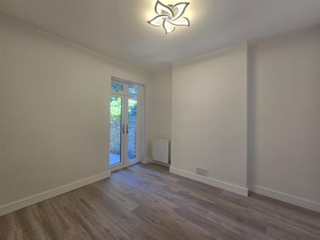 Inglemere Road, Mitcham CR4, London - Photo 2