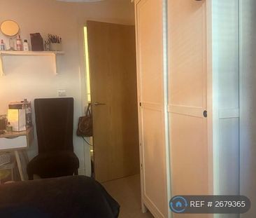 1 bedroom in a flat share to rent - Photo 5