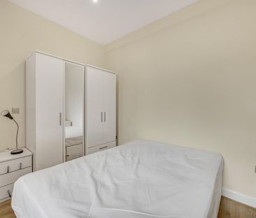 3 bedroom flat to rent - Photo 6