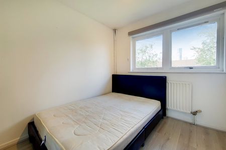 3 Bed Semi-Detached House, Taeping Street, E14 - Photo 3