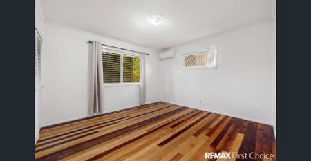 Spacious Family Home in Prime Macgregor Location - Walk to Garden City - Photo 4