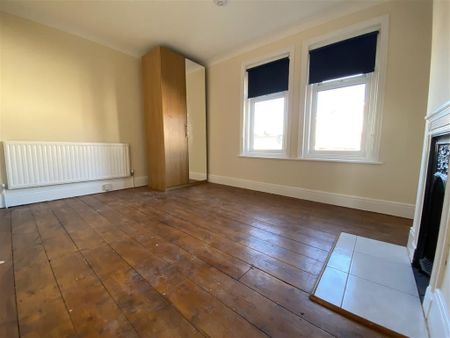 3 Bed Semi-Detached House, Grove Road, SO15 - Photo 4