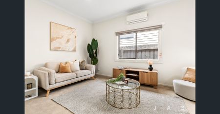 Charming and Comfortable Home - Photo 4