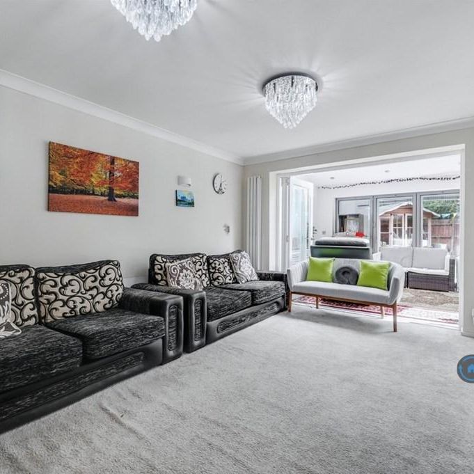 4 bedroom detached house to rent - Photo 1