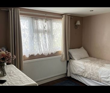 Room in a Shared House, Cavendish Gardens, IG11 - Photo 4