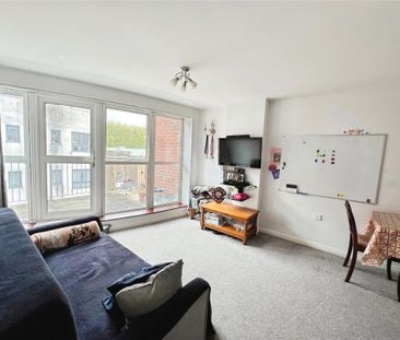 2 Bed Flat, City Court, SO14 - Photo 4
