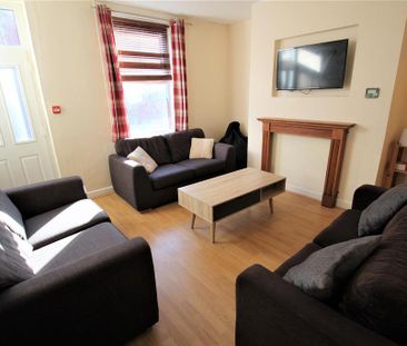 1 bedroom in a house share to rent - Photo 2